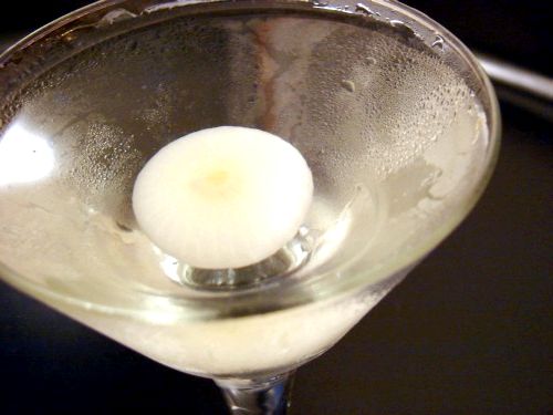 https://alcofan.com/kak-pit-martini-pravilno-i-so-vkusom.html