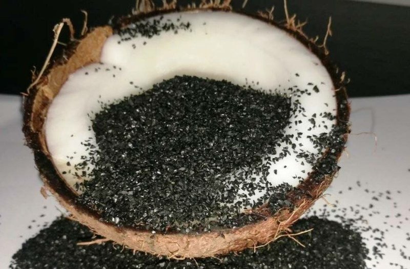Преимущества и порядок очистки самогона кокосовым углем