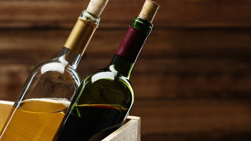 Сколько можно хранить открытую бутылку вина?