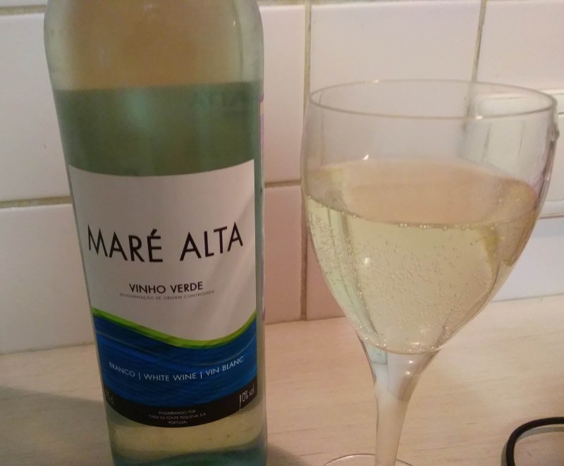 Маре альта розовое. Вино Vinho Verde Португалия. Виньо Верде вино Маре Альта. Вино Верде Маре Альта белое. Маре Альта вино Португалия.