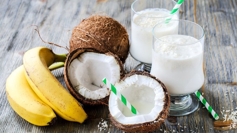 15 простых рецептов коктейлей с кокосовым молоком