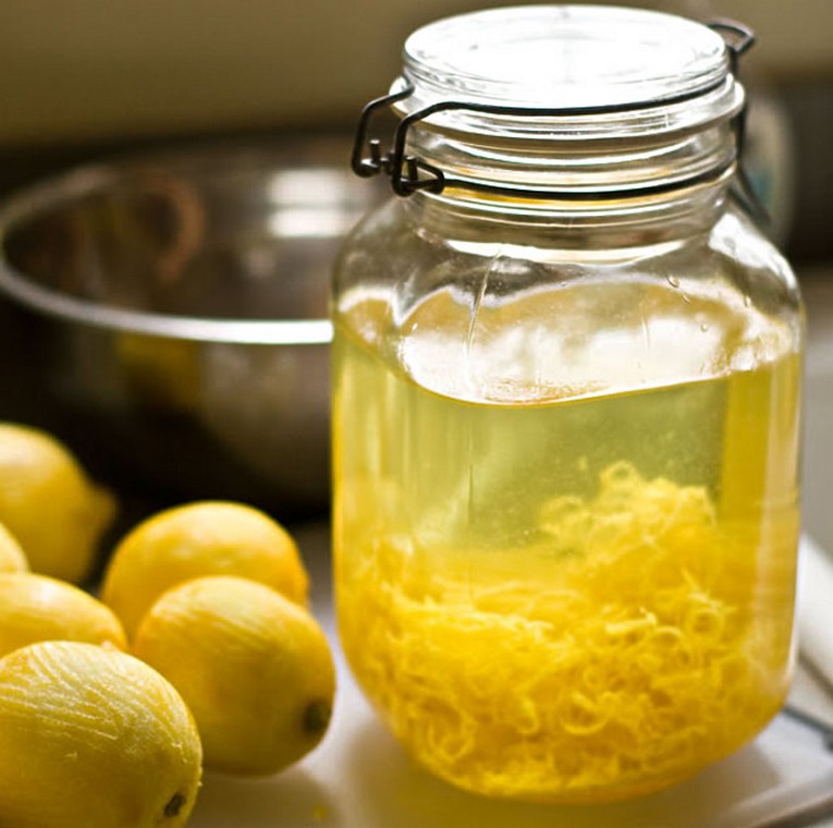 Приготовление лимончелло в домашних условиях. Лимоны для Лимончелло. Настойка Лимончелло. Лимончелло на самогоне.